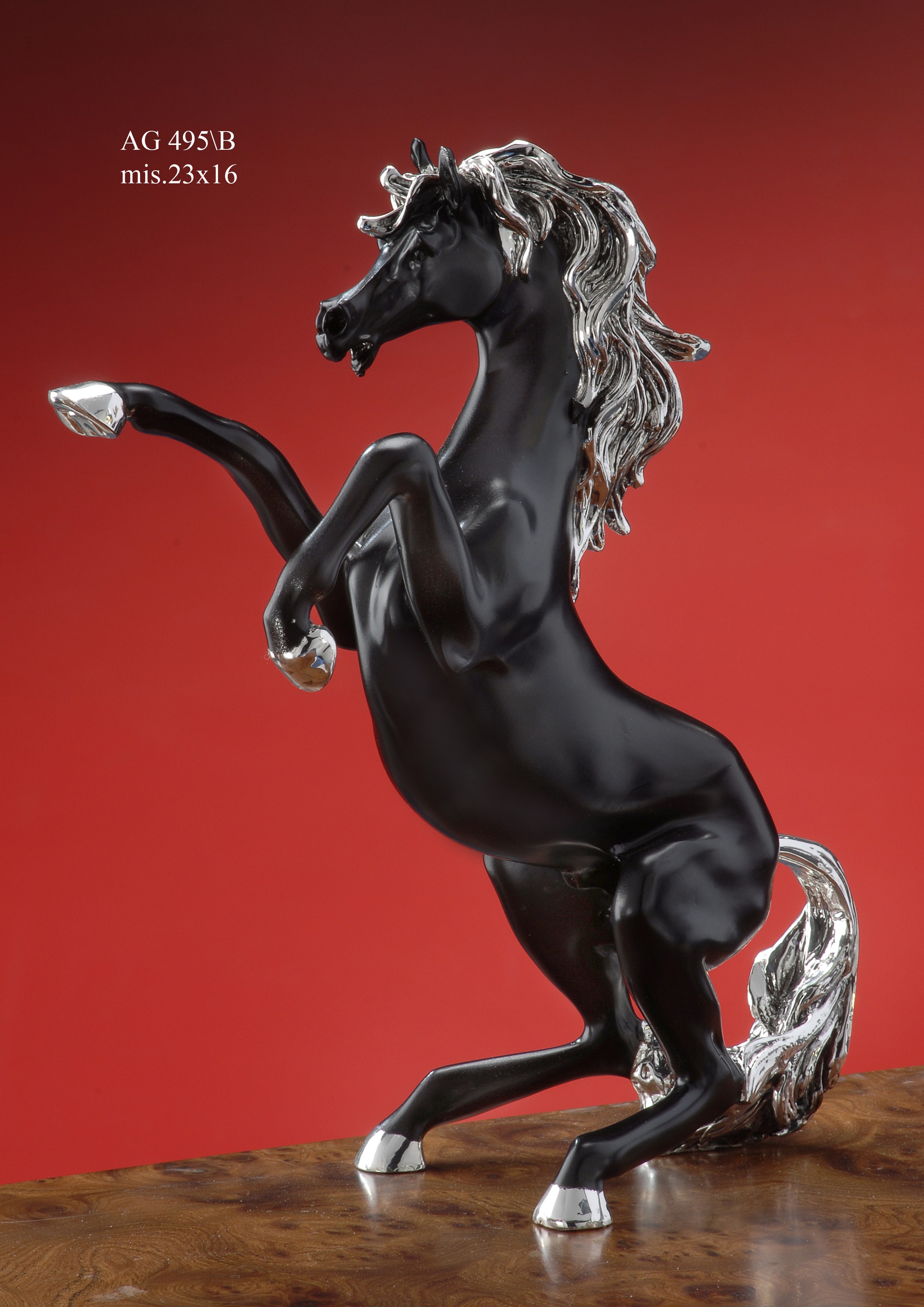 Буцефал это чей конь. Фризская лошадь Буцефал. Буцефал конь а музее. Буцефал чей конь. Реалистичные лошади фигурки фриз.